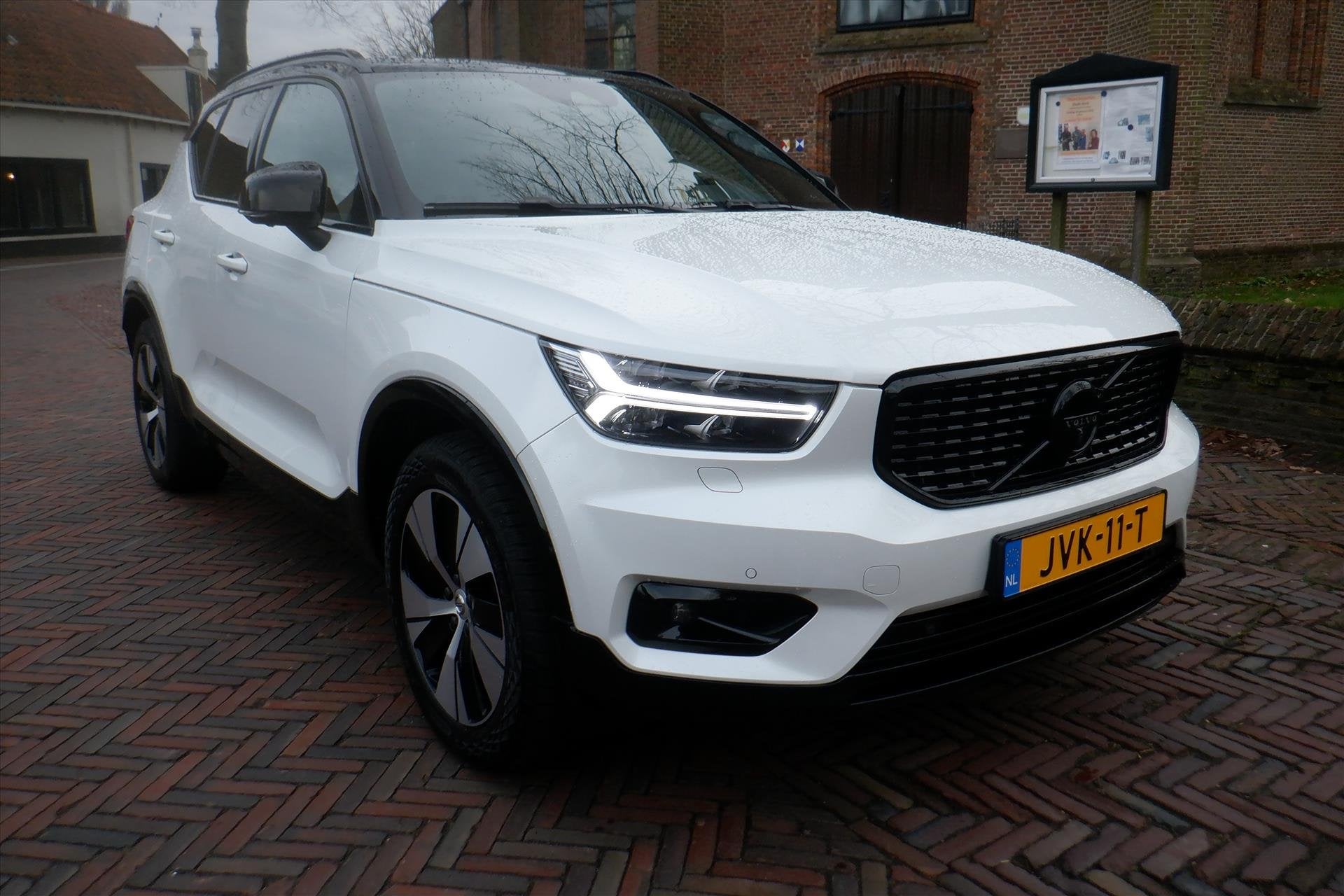 Volvo Xc40 T5 Twin Engine 262pk PLUG-IN / R-Design Expressio, 1712 kg, 179 pk, Wit, Plug-in hybride