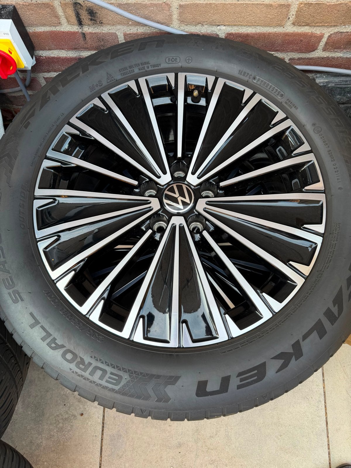 Set van 4 VW 18 inch velgen met Falken All Season banden, Ophalen, 18 inch, Gebruikt, Banden en Velgen