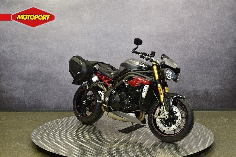 Triumph SPEED TRIPLE R (bj 2016), Motoren, Motoren | Triumph, Triumph Motocycles, Bedrijf, Triumph.Benelux@triumph.co.uk, De Droogmakerij 40A
1851 LX   Heiloo, NL