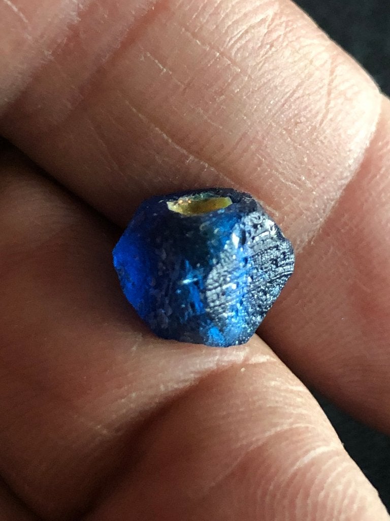 Romeinse KRAAL prachtig blauw GLAS Bodemvondst Italië apart, Ophalen of Verzenden