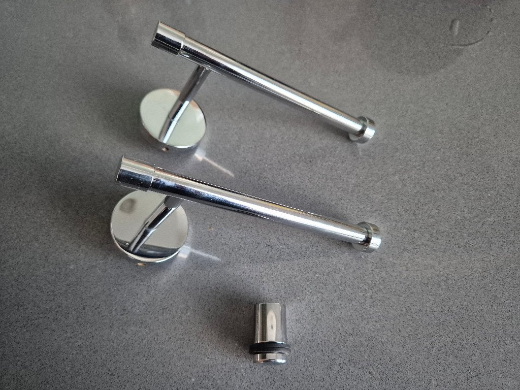 2 stuks WC rolhouder + handdoekhaakje chrome (ZGAN), Ophalen of Verzenden, Zo goed als nieuw, Overige kleuren, Toilet-accessoire