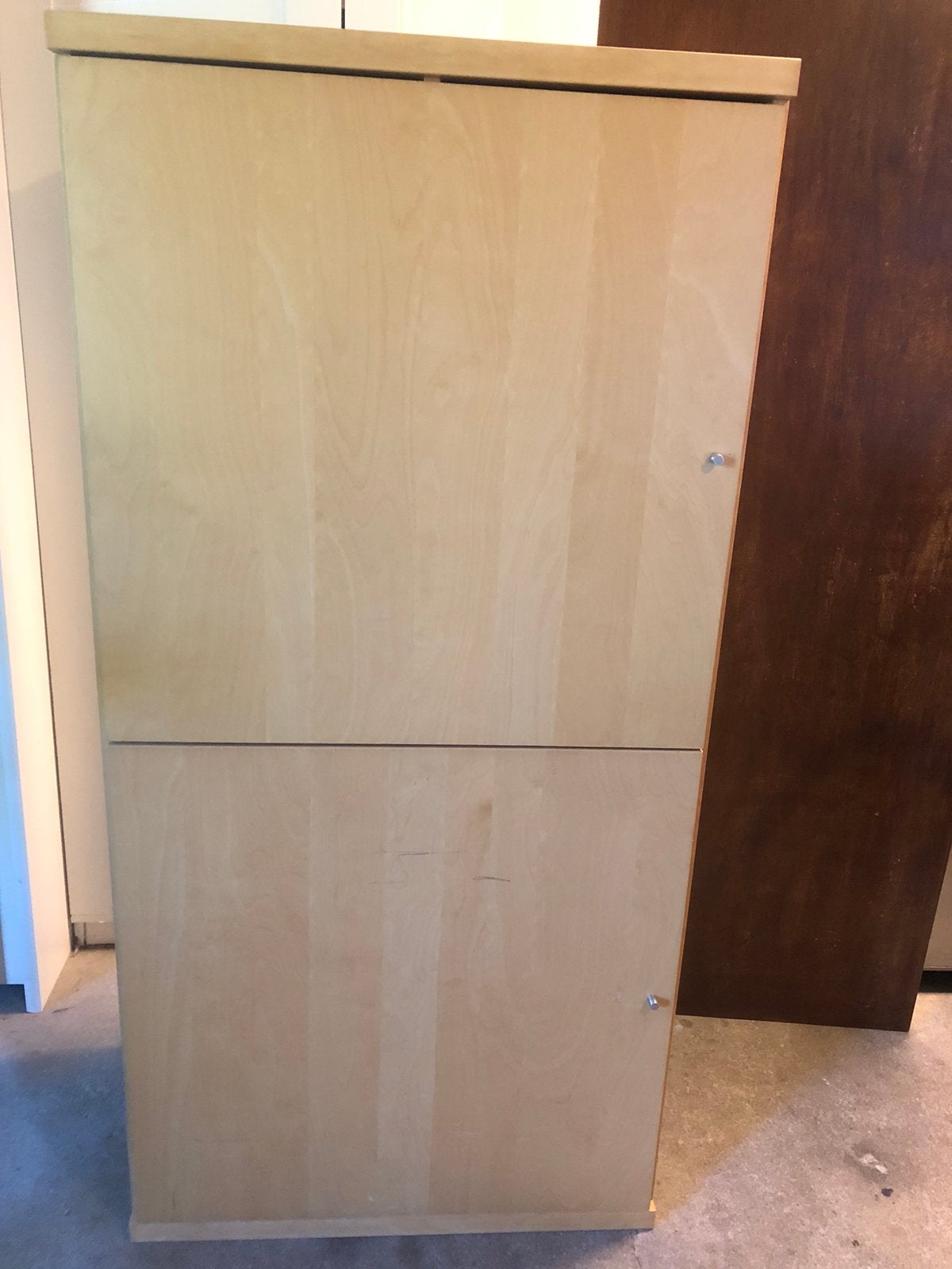 Degelijke Ikea kast met deurtjes en vakken, Ophalen, Gebruikt