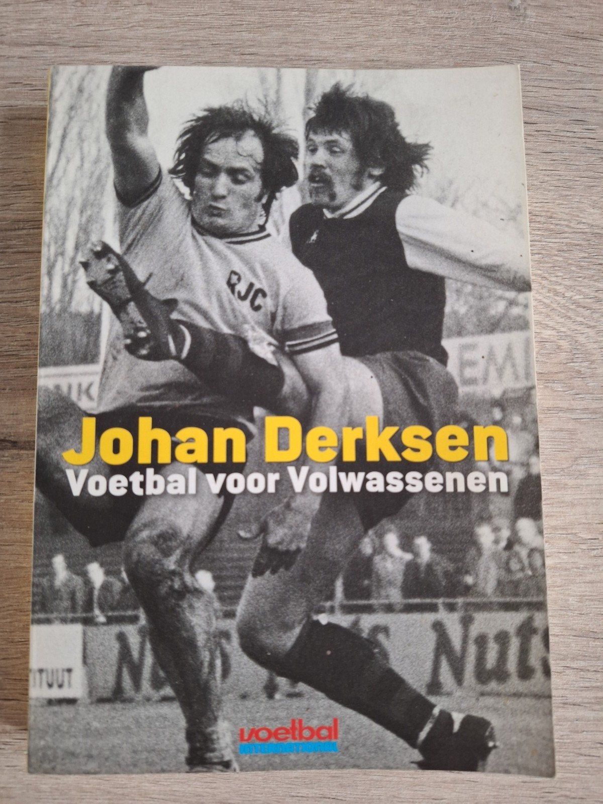 Johan Derksen - Voetbal voor volwassenen, Zo goed als nieuw, Balsport, Johan Derksen, Ophalen of Verzenden