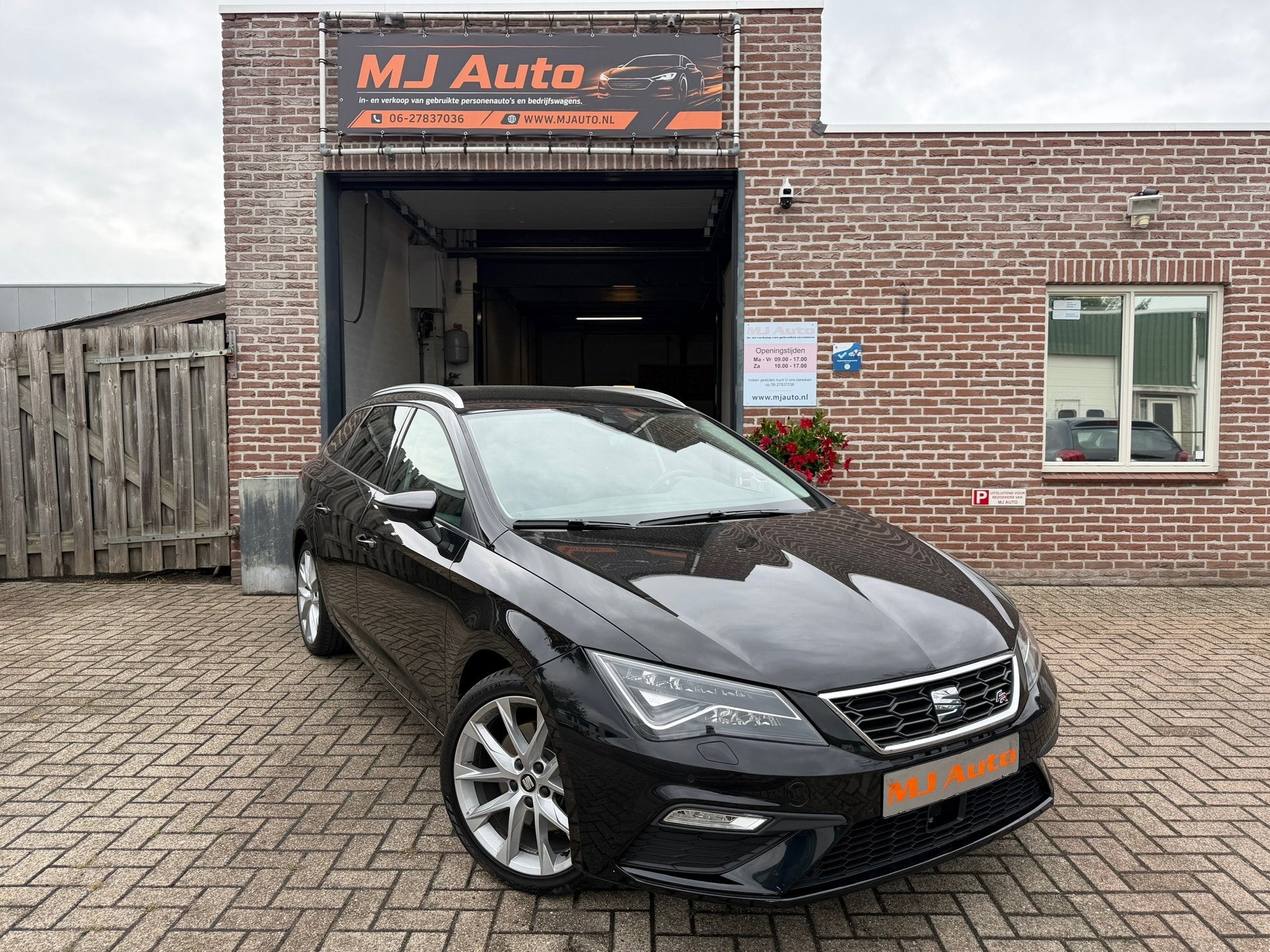 SEAT Leon ST 2.0 TSI FR Business key less virtual beats audi, Auto's, Seat, Dealer onderhouden, Gebruikt, Zwart, 1984 cc