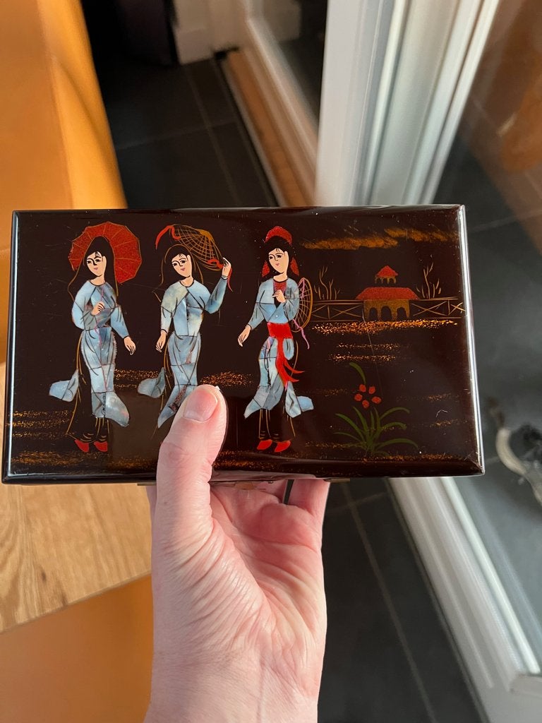 Chinese oude lakdoos parelmoer ingelegd chinees sieradenkist, Verburgt Vintage, Ophalen of Verzenden, Schipluidenlaan 20 5035KJ Tilburg