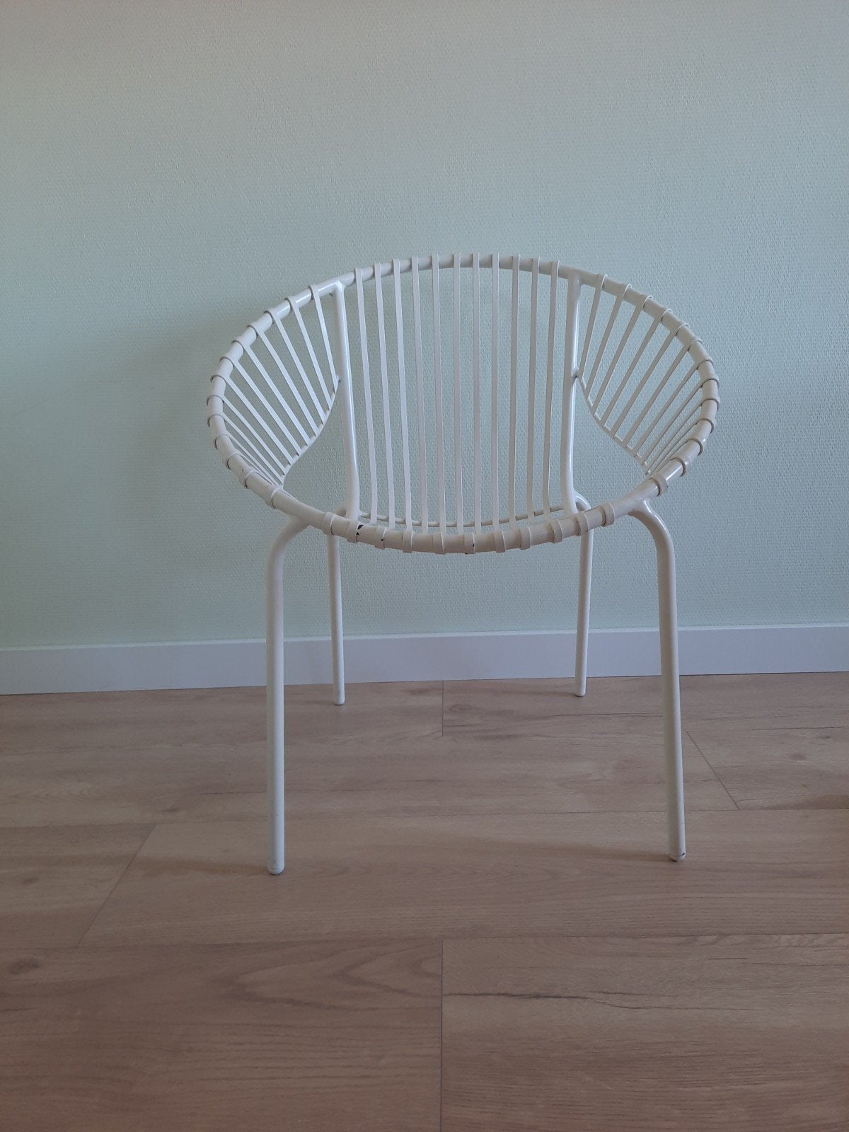 Witte ijzeren stoel - Modern design, Ophalen, Wit, Zo goed als nieuw, Metaal