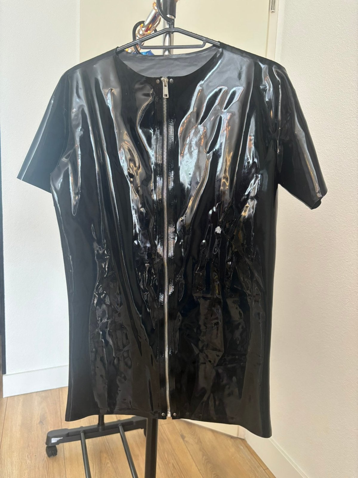 T-Shirt top / Latex / Maat L, Verzenden, Zwart, Hemd