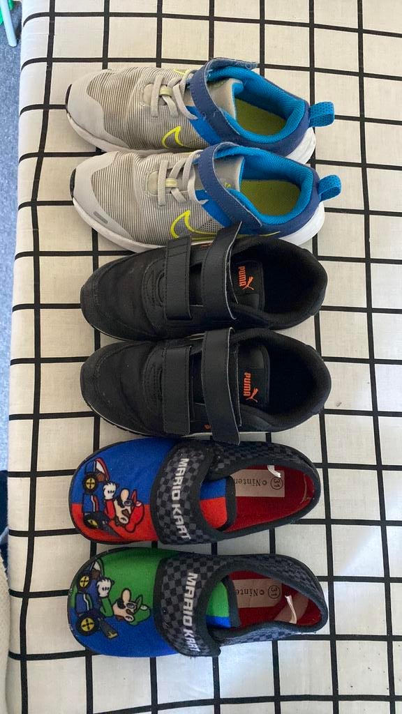 Set 2 paar schoenen en 1 paar sloffen maat 31, puma nike, Schoenen, Ophalen of Verzenden, Zo goed als nieuw, Jongen