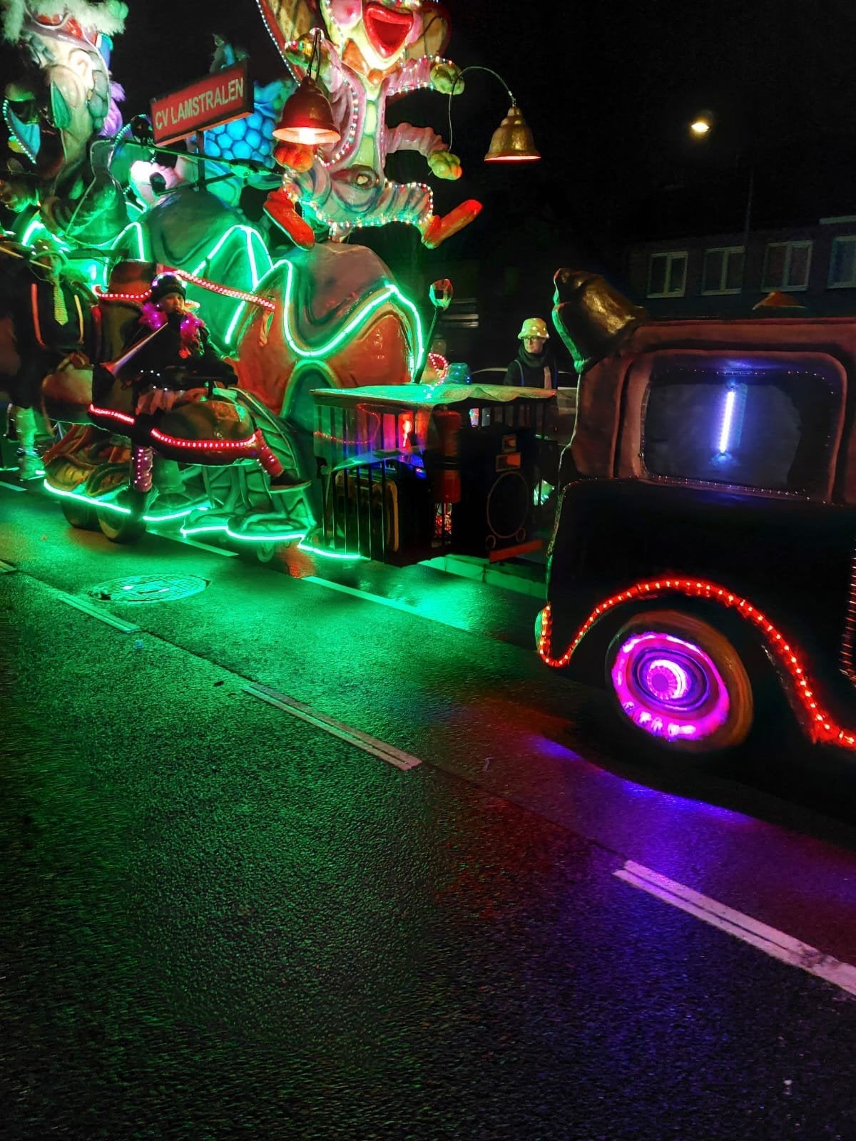 Carnavalswagen zonder verlichting en tractor, Ophalen, Zo goed als nieuw