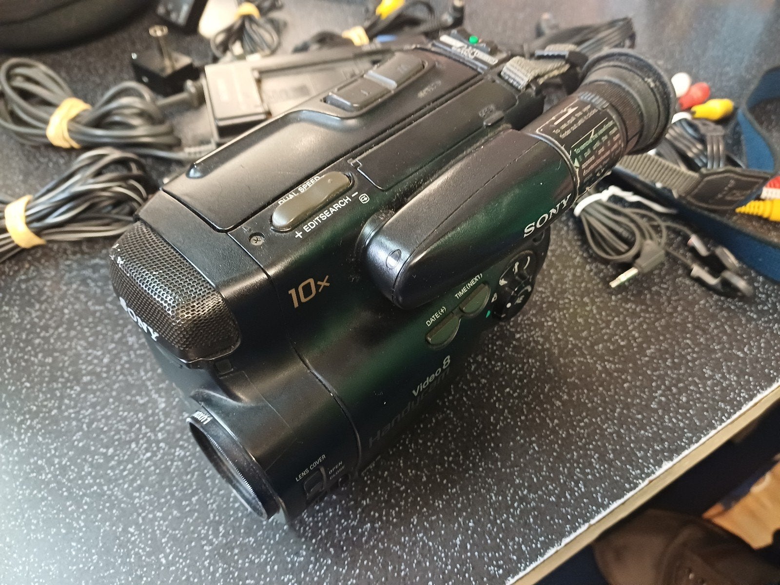 Sony CCD-TR303E Handycam Video 8 DEFECT, Audio, Tv en Foto, Videocamera's Analoog, Ophalen of Verzenden, Hi 8, Camera
