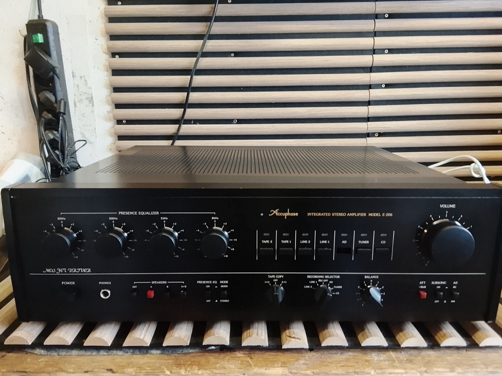 Accuphase E-206 Geïntegreerde Stereo Versterker, Overige merken, Gebruikt, Ophalen of Verzenden, 60 tot 120 watt