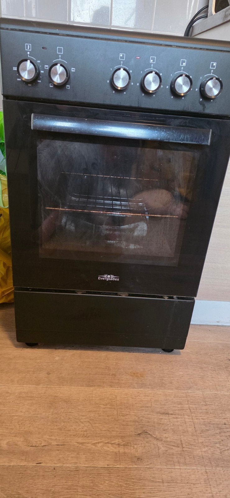 Everglades Fornuis met Keramische Kookplaat en Oven, Ophalen, Gebruikt, 60 cm of meer, 3 kookzones of minder