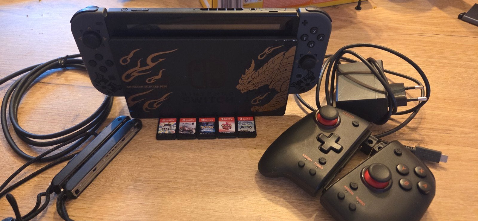 Nintendo Switch Monster Hunter Rise Limited Edition + 5games, Ophalen, Overige genres, Zo goed als nieuw, Eén computer