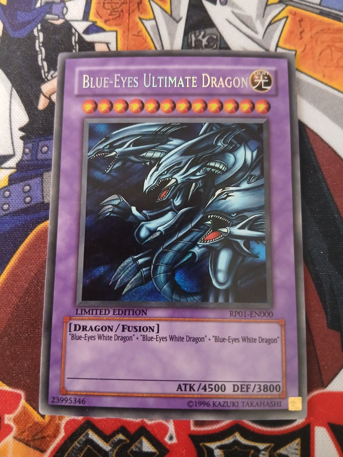 Blue-Eyes Ultimate Dragon - Secret Rare RP01 Retro Pack YGO, Hobby en Vrije tijd, Ophalen of Verzenden, Zo goed als nieuw, Foil