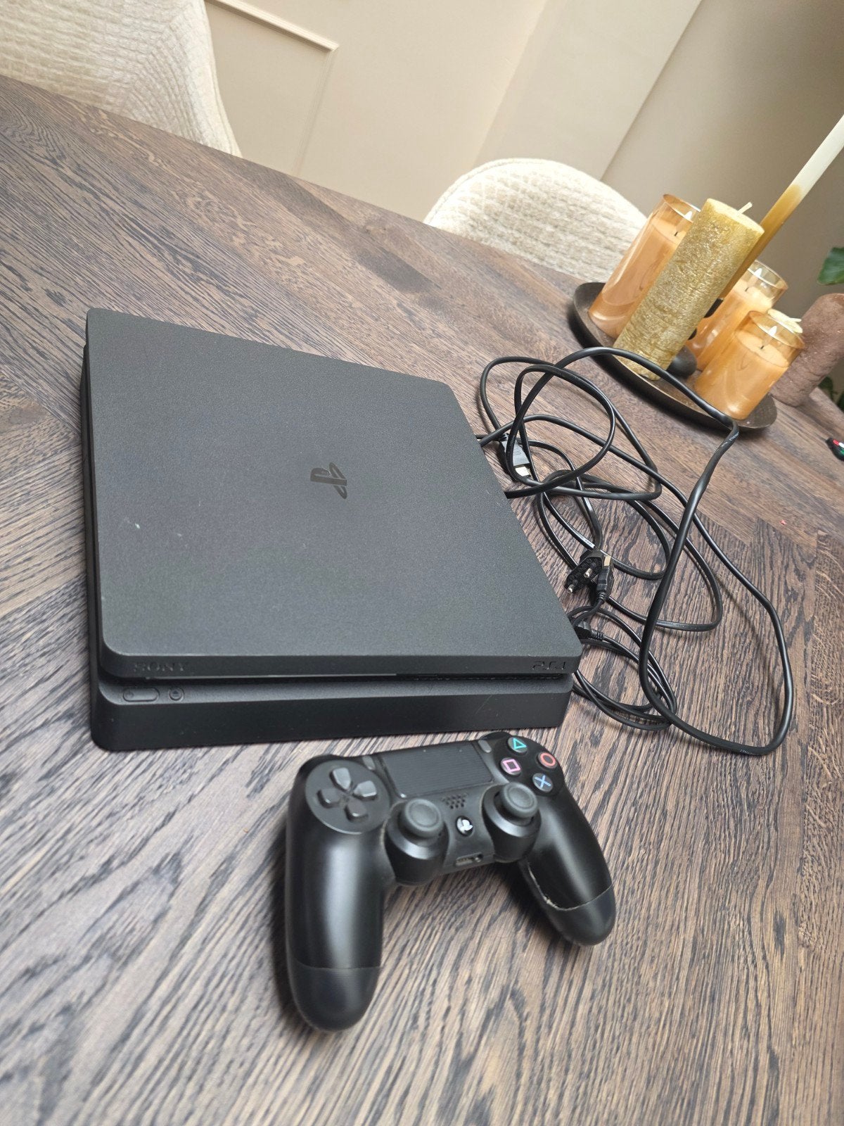 PlayStation 4 Slim 1TB  met controller, Spelcomputers en Games, Spelcomputers | Sony PlayStation 4, Ophalen of Verzenden, Zo goed als nieuw