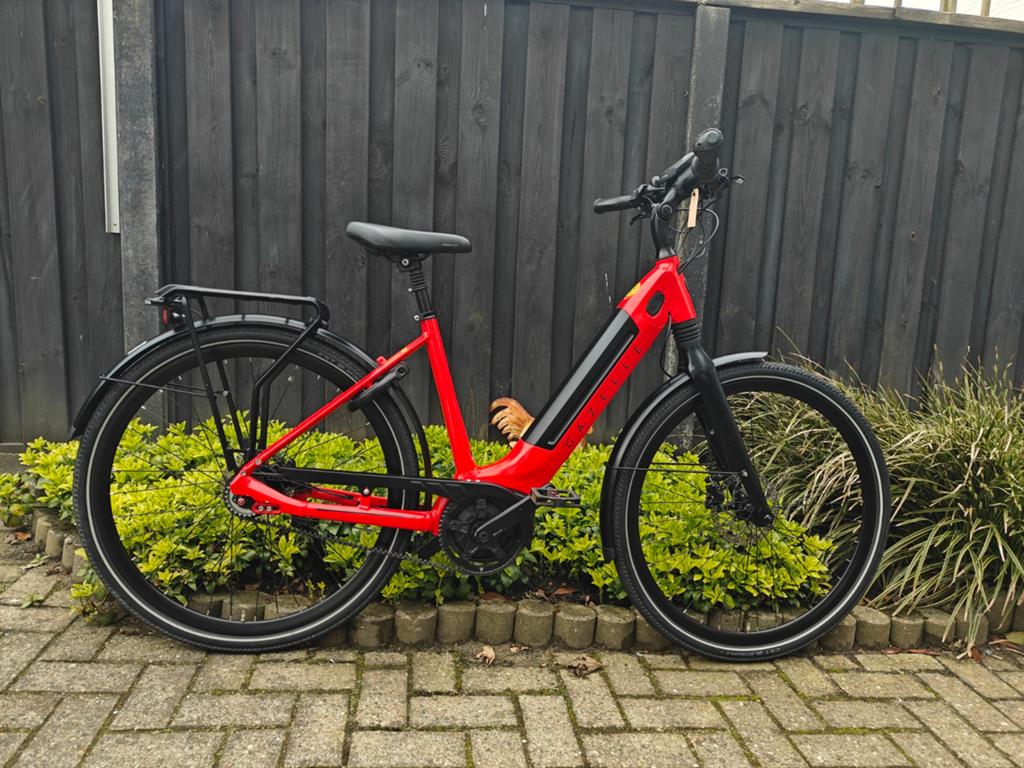 Gazelle Ultimate C8+ HMB, lage kmstand, BJ2023, GPSprotected, Fietsen en Brommers, Fietsen | Dames | Damesfietsen, Zo goed als nieuw