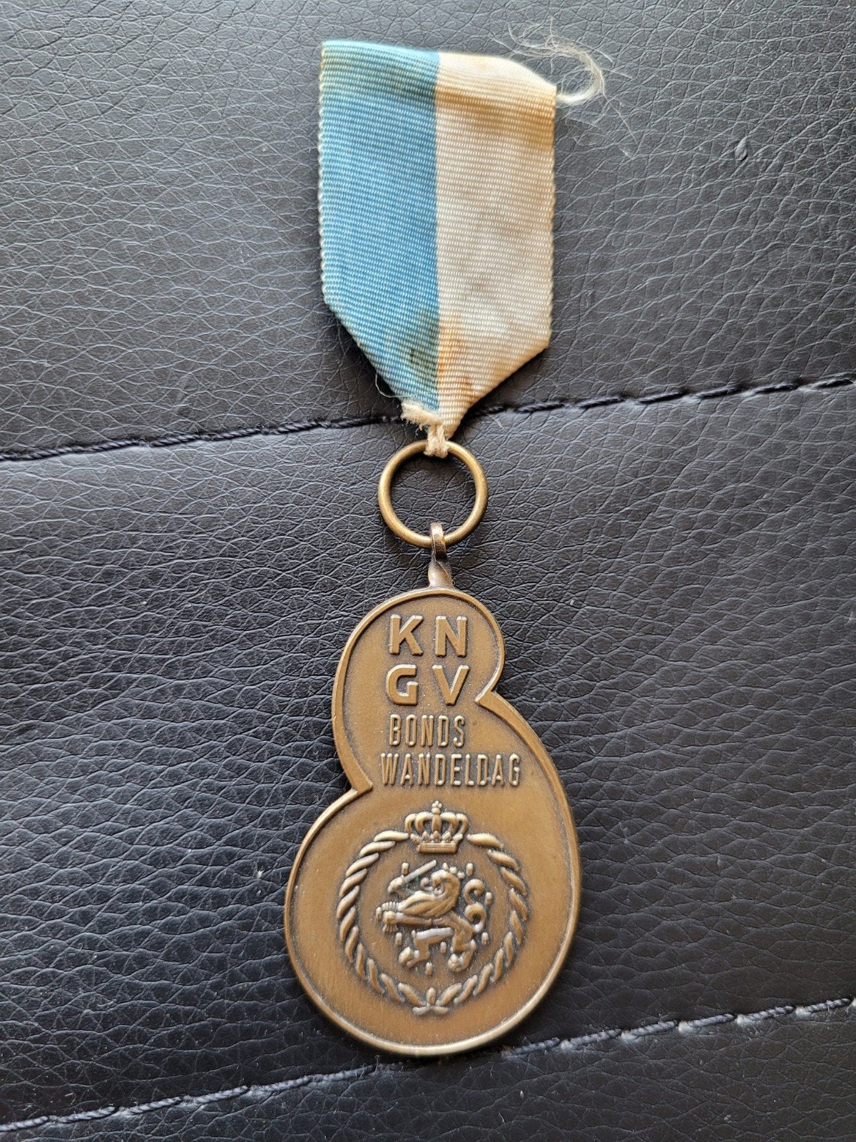 K.N.G.V. Bonds Wandeldag Medaille met Lint, Ophalen of Verzenden, Overige materialen
