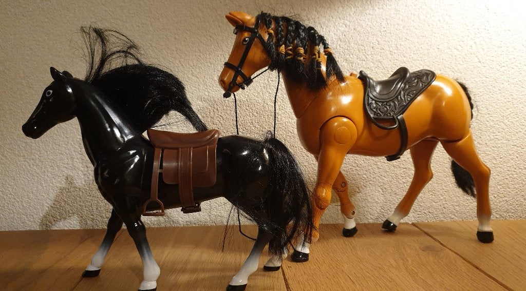 Bewegende paarden, 2 popjes(1 ruiter)+meer paardjes/spullen!, Ophalen of Verzenden, Gebruikt