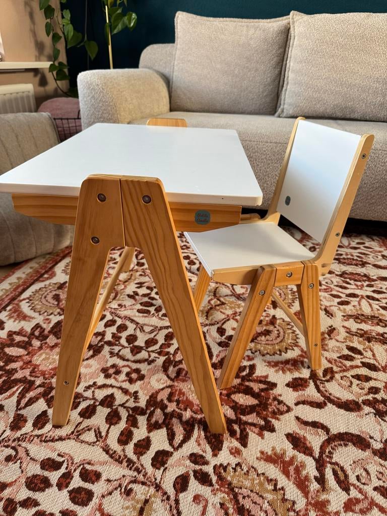 Petit Amelie tafel en stoeltje - Gebruikt, Kinderen en Baby's, Kinderkamer | Tafels en Stoelen, Ophalen, Gebruikt, Tafel(s) en Stoel(en)