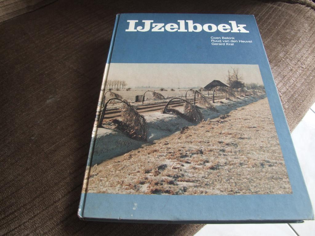 ijzelboek, Diverse auteurs, Ophalen of Verzenden, 20e eeuw of later, Gelezen