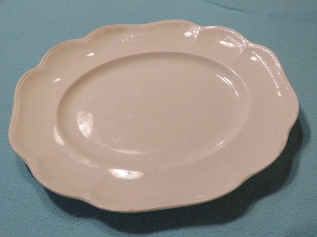 Vintage witte serveerschaal bloemvorm Gefle Zweden, Antiek en Kunst, Ophalen of Verzenden