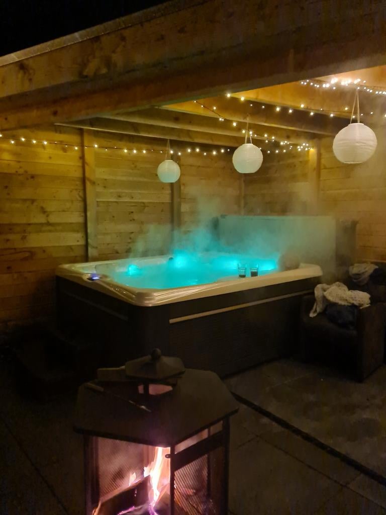 Caldera Martinique Paradise Serie Spa met kleurentherapie, Ophalen, Gebruikt, Vast