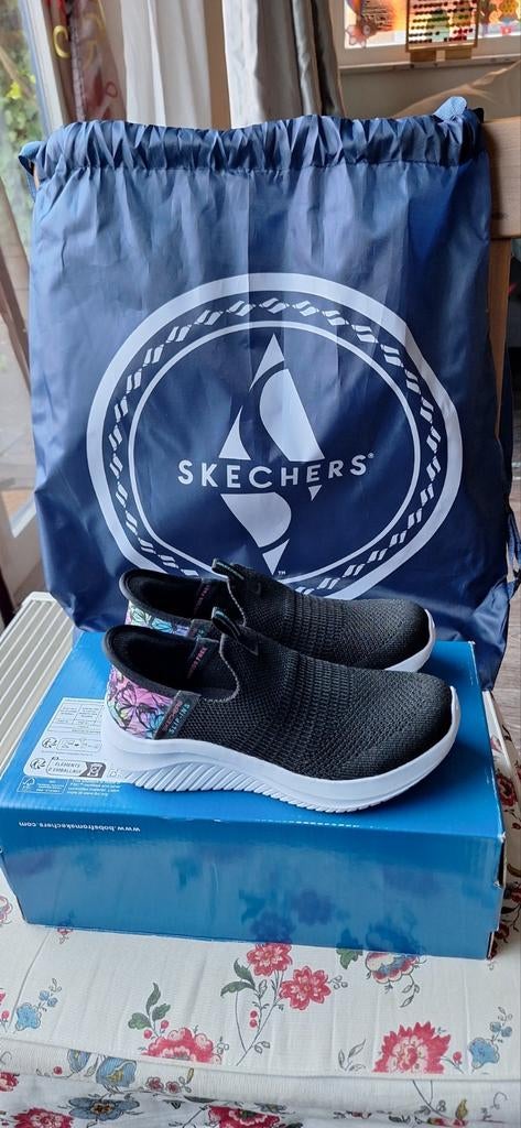 Skechers Kids Hands Free Slip-ins Maat 29 - Zo goed als nieu, Meisje, Schoenen, Zo goed als nieuw, Skechers