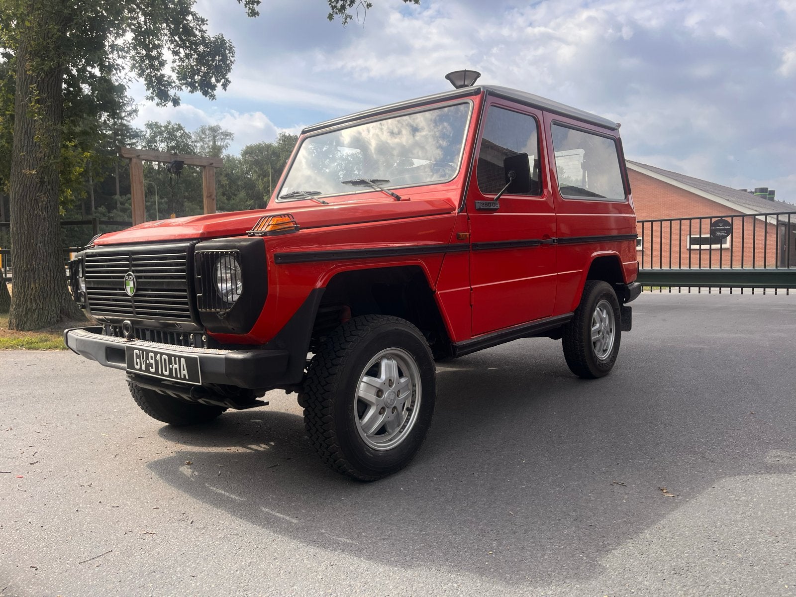 Belastingvrije Mercedes / Puch W460 G-Klasse met Airco G280, Stof, Trekhaak, Handgeschakeld, Vierwielaandrijving