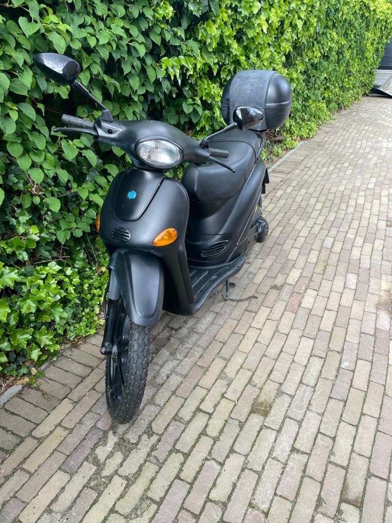Piaggio liberty Scooter - Mat Zwart, Fietsen en Brommers, Ophalen, Gebruikt, Overige modellen, Maximaal 45 km/u