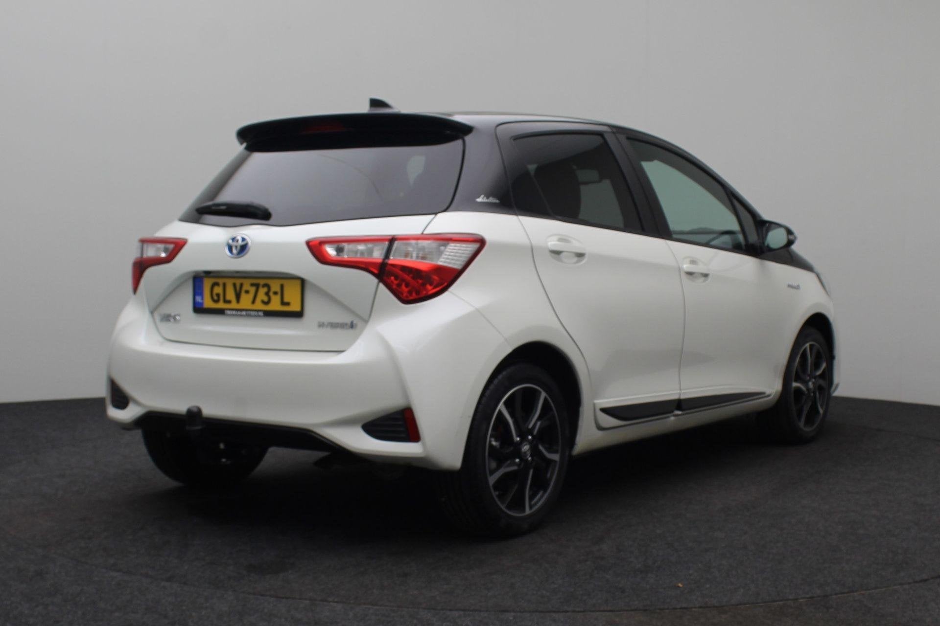 Toyota Yaris 1.5 Hybrid Y20 Gold Edition 2018 | Trekhaak | A, Auto's, Euro 6, 4 cilinders, Wit, Bedrijf