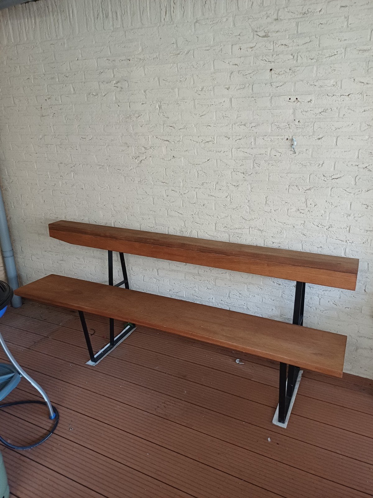 Robuuste houten tuinbank met metalen onderstel, Ophalen, Gebruikt, Hout