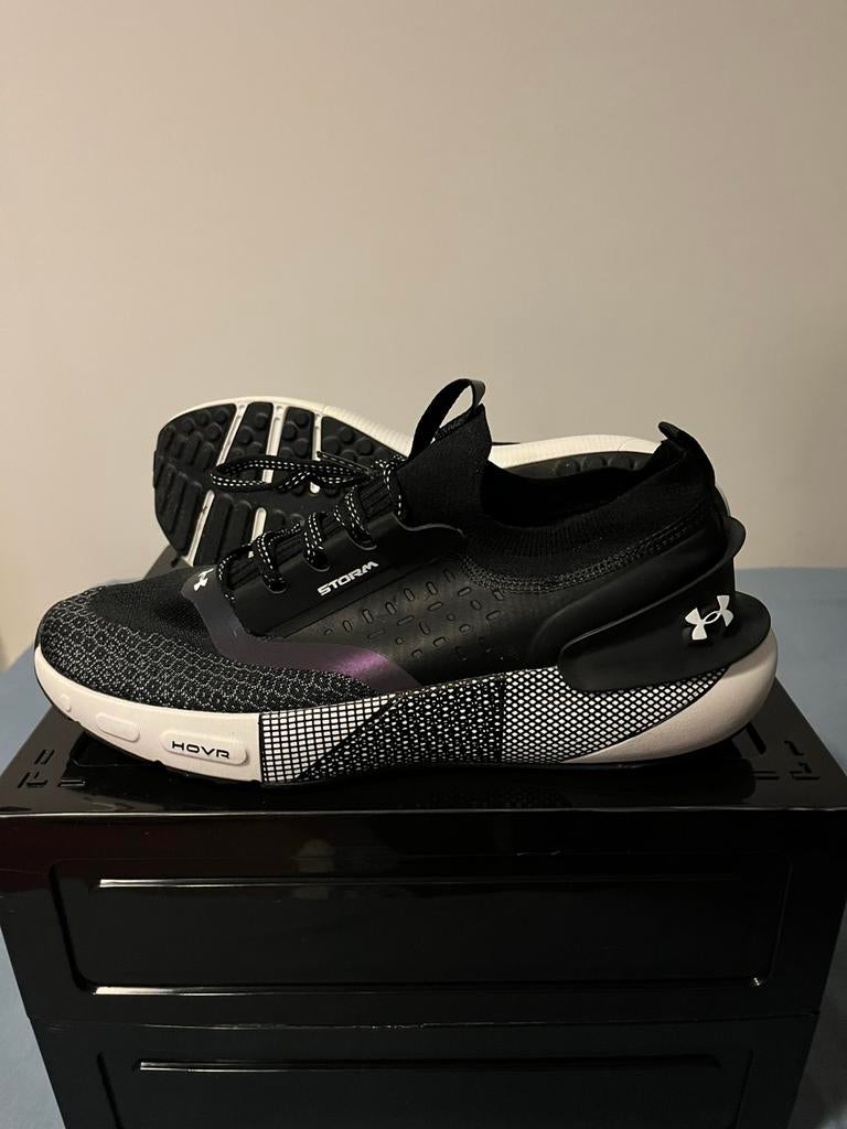Under Armour HOVR “Phantom 3, Ophalen of Verzenden, Zo goed als nieuw, Sportschoenen, Zwart