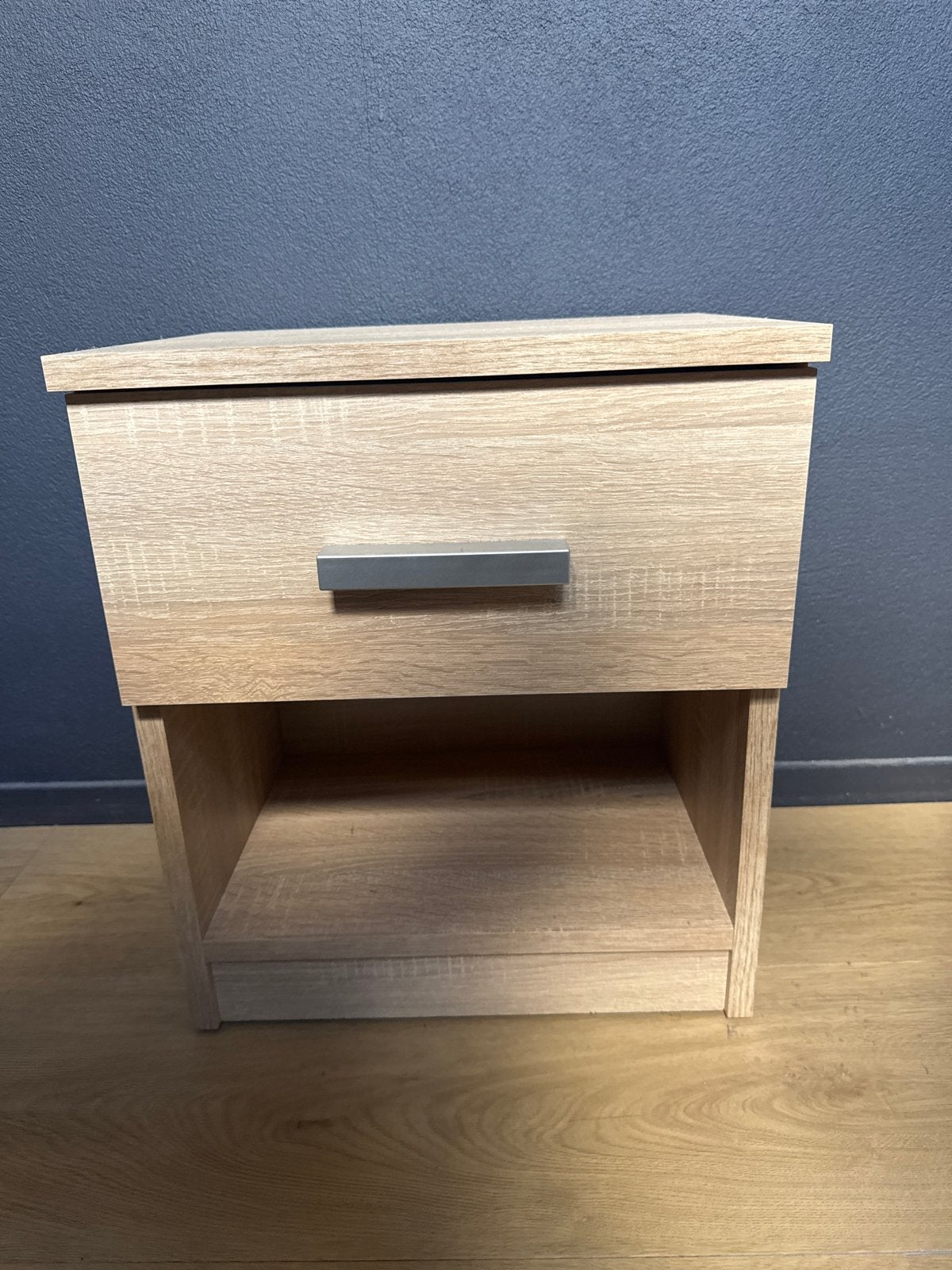 Nachtkastje met lade en open vak -houtkleurig, Ophalen, Kunststof, Minder dan 45 cm, Zo goed als nieuw