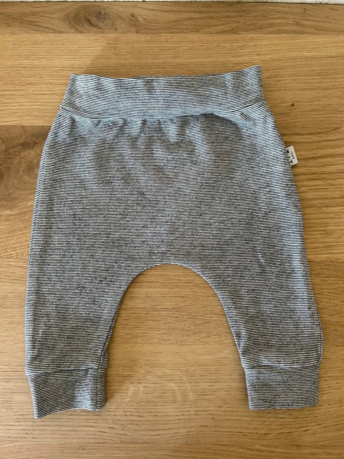 Blauw wit gestreept broekje van Moms en mini’s - maat 50, Ophalen of Verzenden, Zo goed als nieuw, Jongetje of Meisje, Broekje