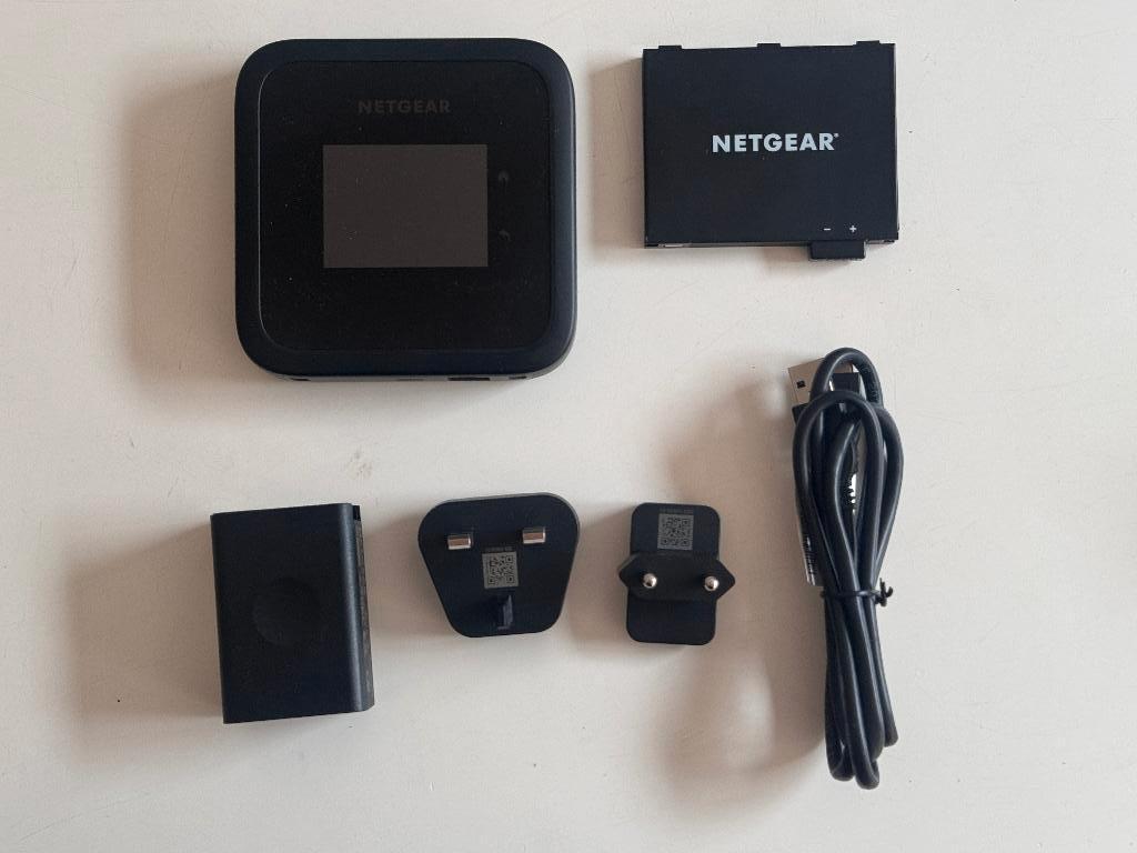 Netgear Nighthawk M6, 5G MiFi Router, 2,5Gbit/s MR6150, Ophalen of Verzenden, Zo goed als nieuw, Router met modem, Netgear