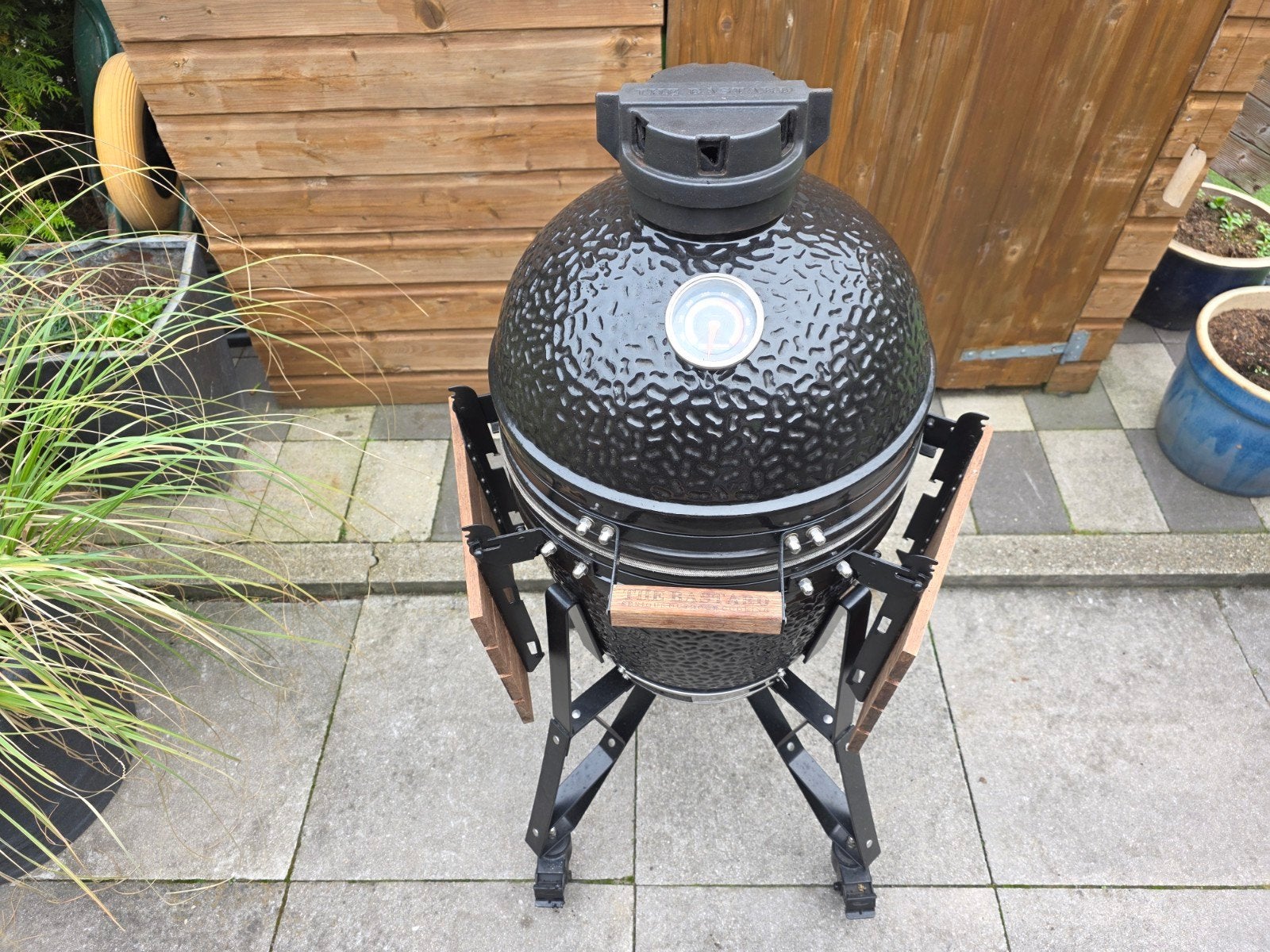 the bastard medium  600 euro vast prijs kamado bbq, Ophalen, Zo goed als nieuw