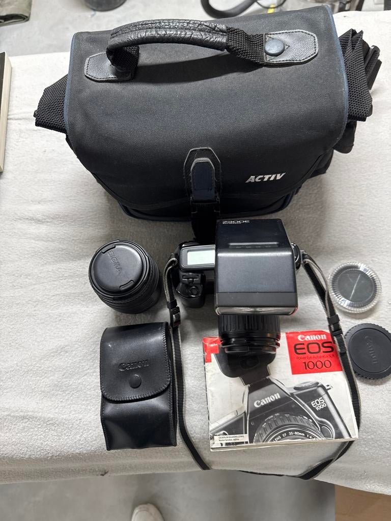Canon EOS 1000 Spiegelreflexcamera met Sigma Zoomlens, Audio, Tv en Foto, Fotocamera's Analoog, Ophalen of Verzenden, Gebruikt