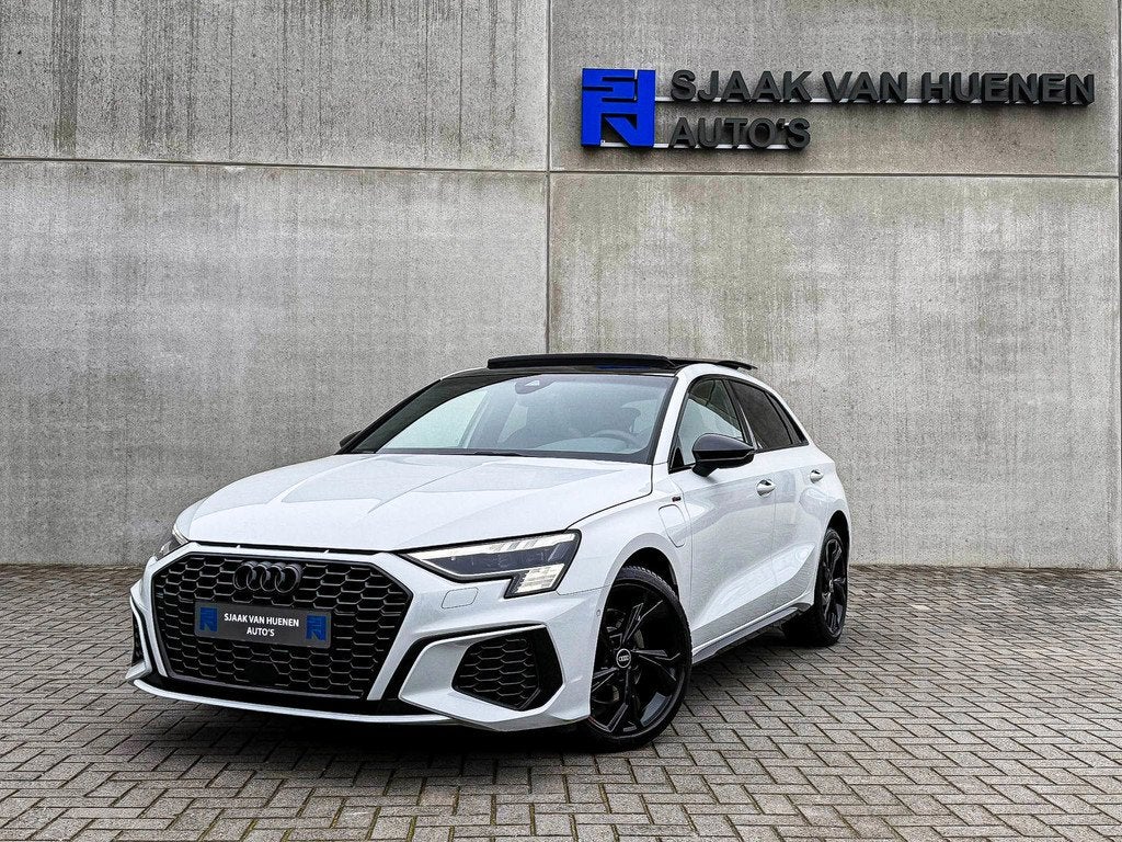 Audi A3 Sportback 40TFSI e 204pk S-Tronic Competition S Edit, Auto's, Audi, Gebruikt, Zwart, 4 cilinders, 1535 kg