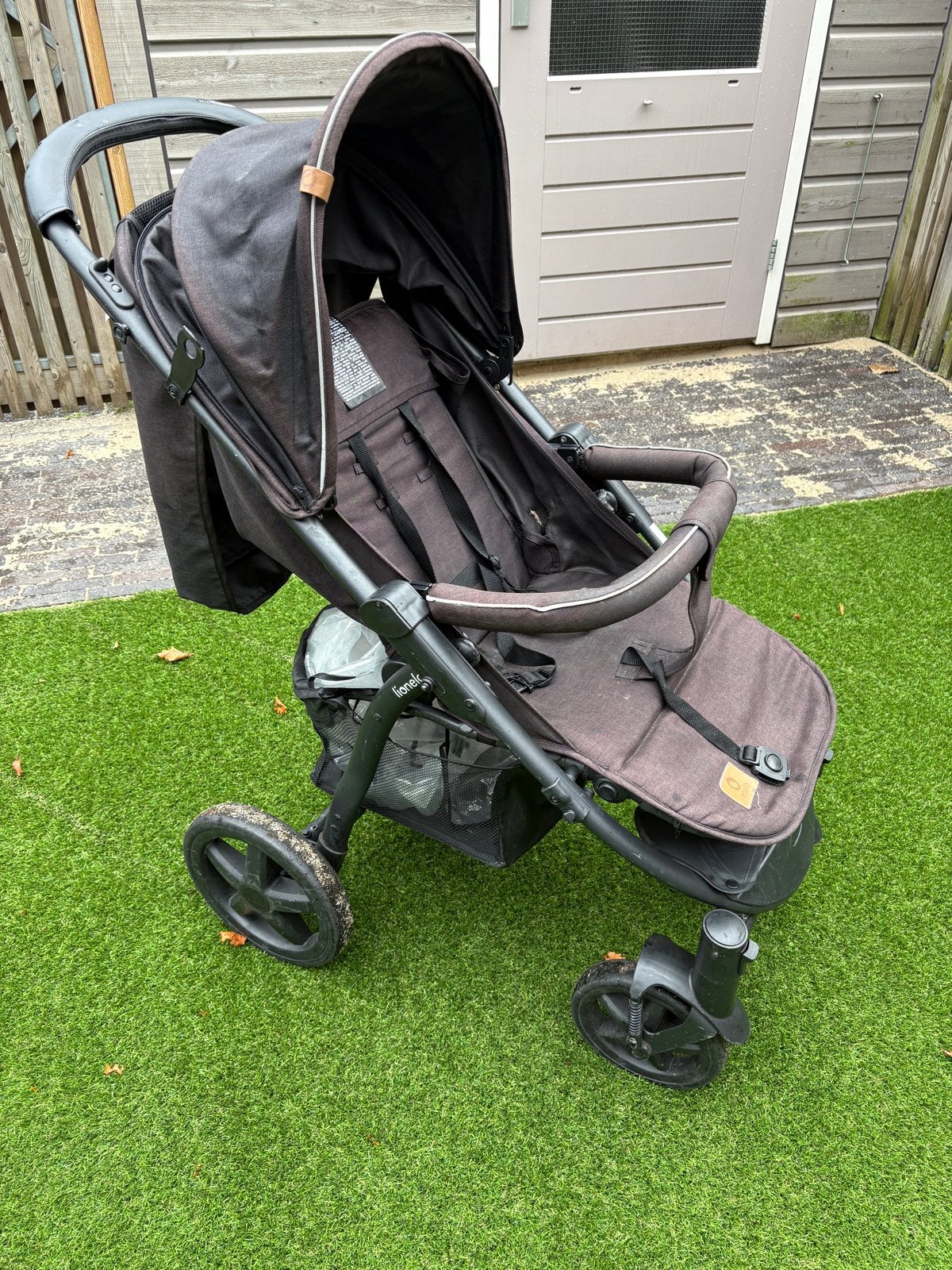 Lionela kinderwagen - Opvouwbaar en afneembare wielen, Ophalen, Gebruikt, Kinderwagen, Overige merken