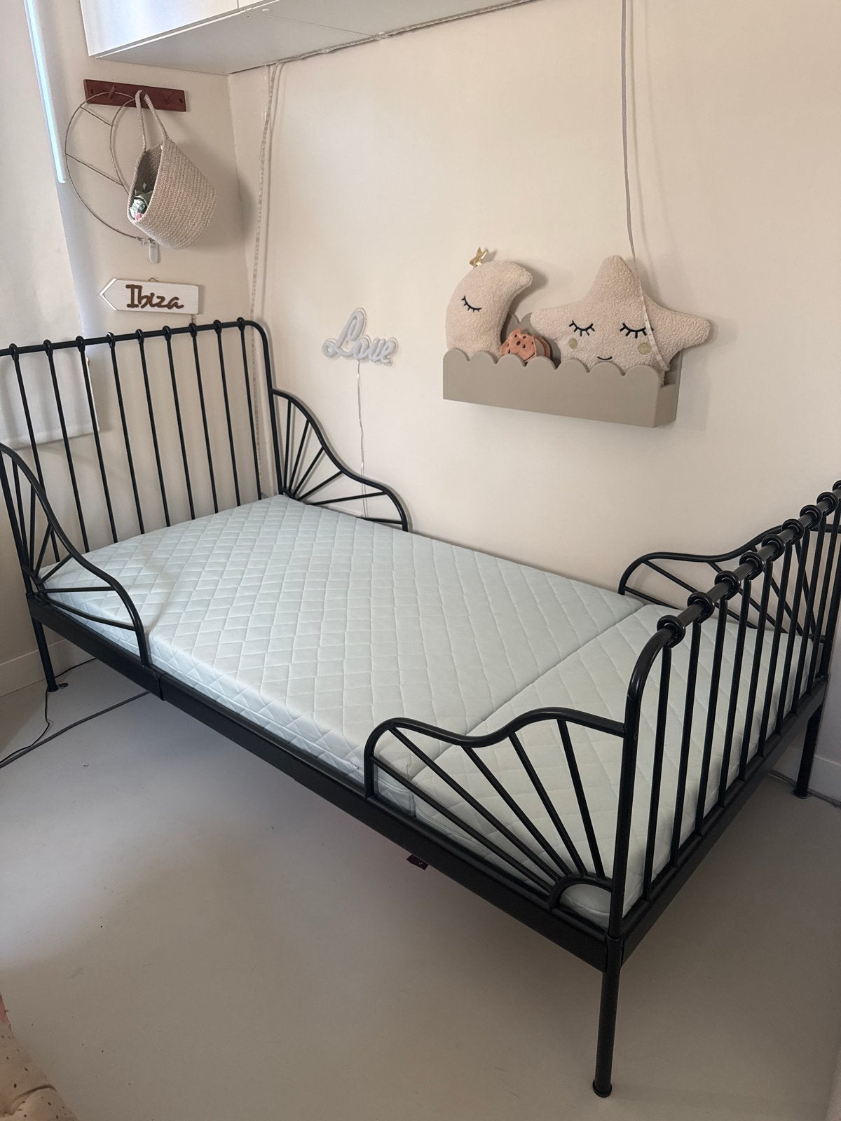 IKEA Minnen uitschuifbaar bed met matras, zwart metaal, Ophalen, Verstelbaar, Eenpersoons, Zwart