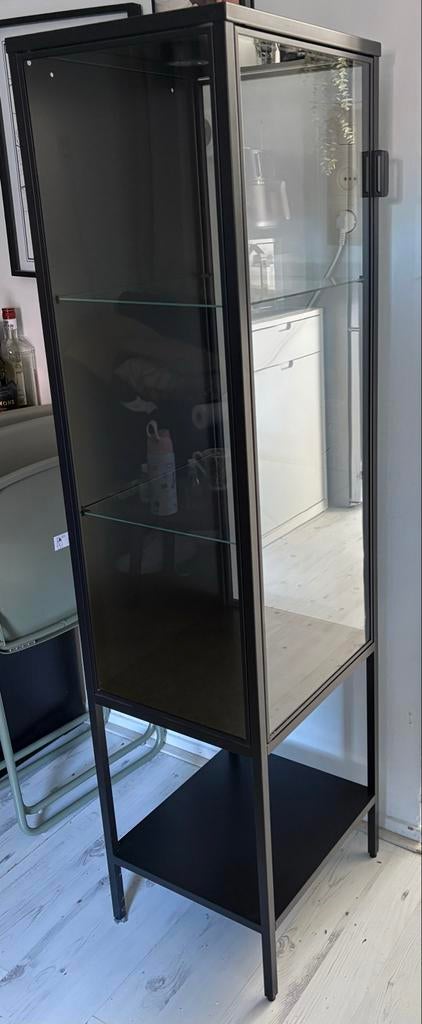 IKEA RUDSTA vitrinekast - Zwart, glazen deuren, Huis en Inrichting, Ophalen, Minder dan 50 cm, 150 tot 200 cm, 25 tot 50 cm