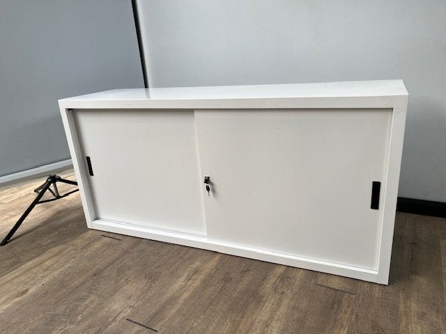 Witte metalen schuifdeurkast, Ophalen, Gebruikt