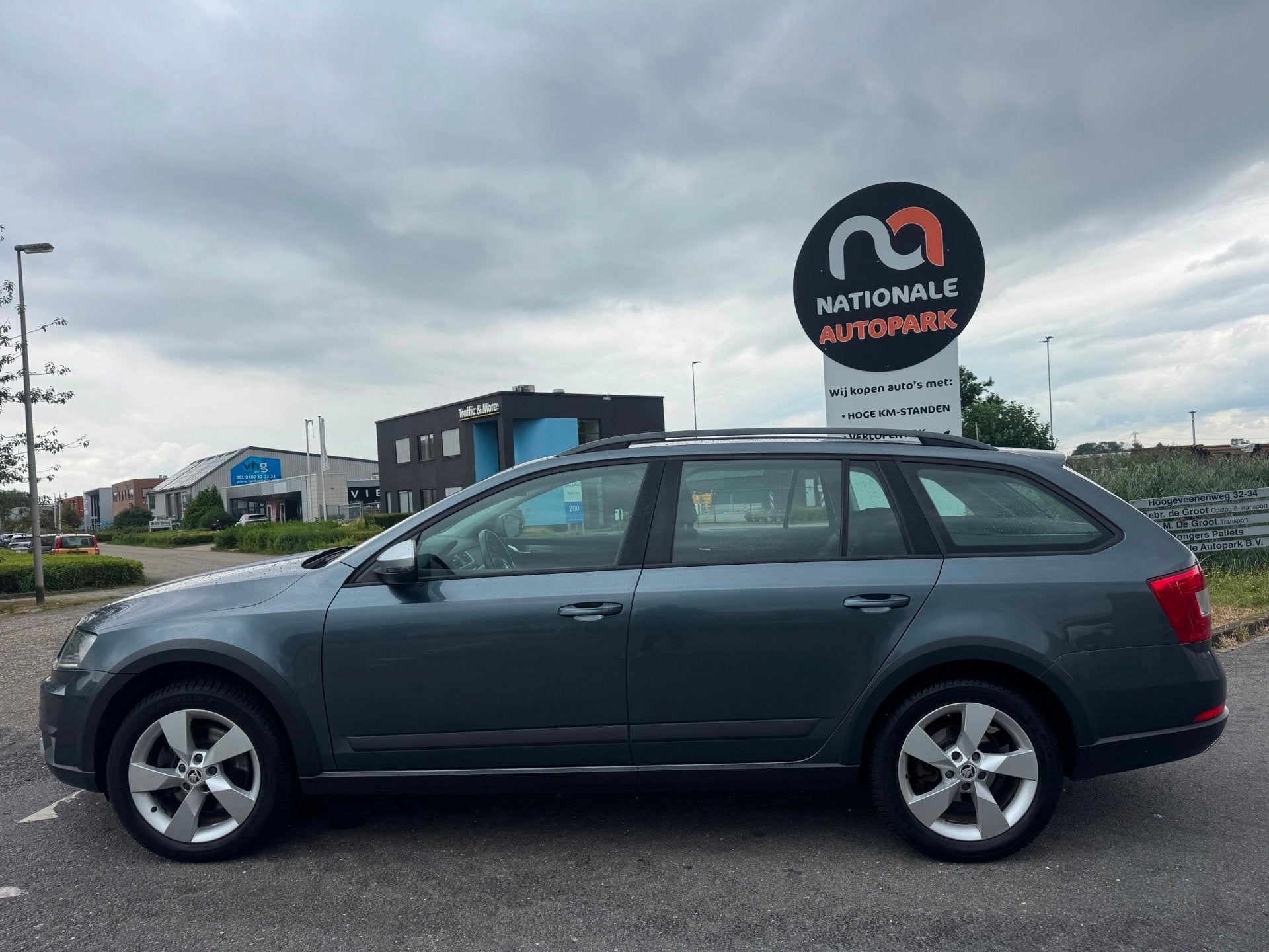 Skoda Octavia Combi 2015 * 2.0 TDI SCOUT * 184 PK * Euro 6 *, Automaat, Gebruikt, Euro 6, Leder en Stof
