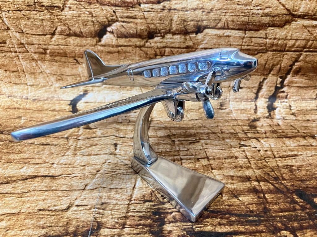 DC3 Dakota aluminium sculptuur, Verzamelen, Luchtvaart en Vliegtuigspotten, Schaalmodel, Nieuw, Ophalen of Verzenden, Nvt