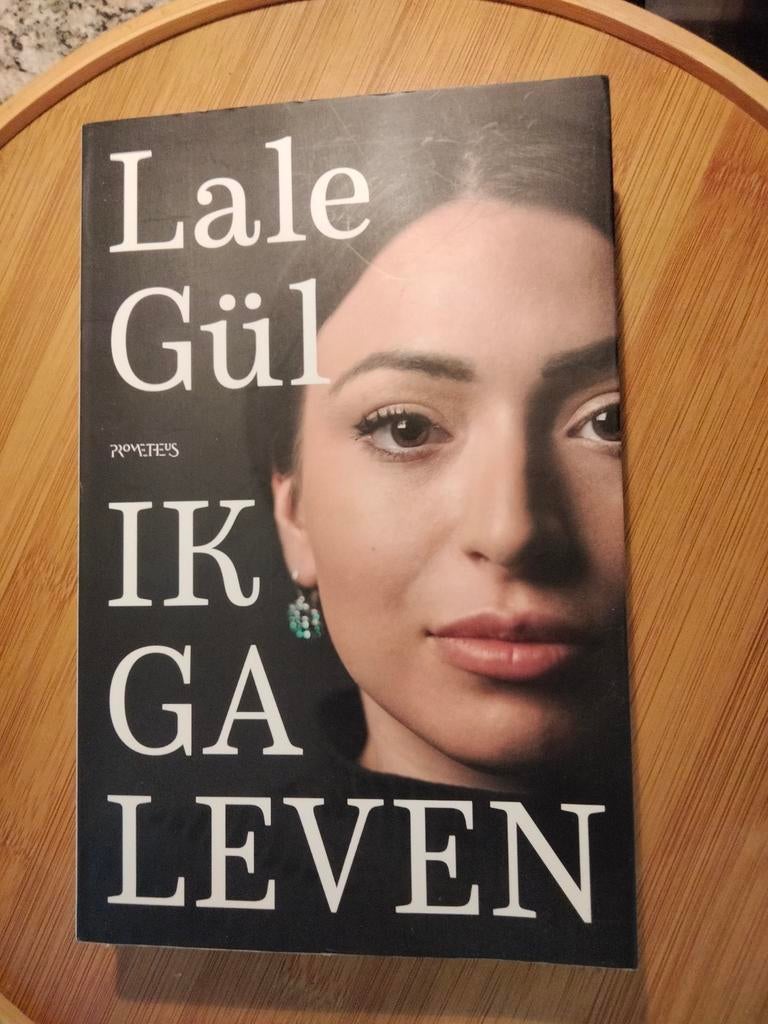 Lale Gül - Ik Ga Leven (Boek), Boeken, Literatuur, Ophalen of Verzenden, Gelezen, Lale Gül, Nederland