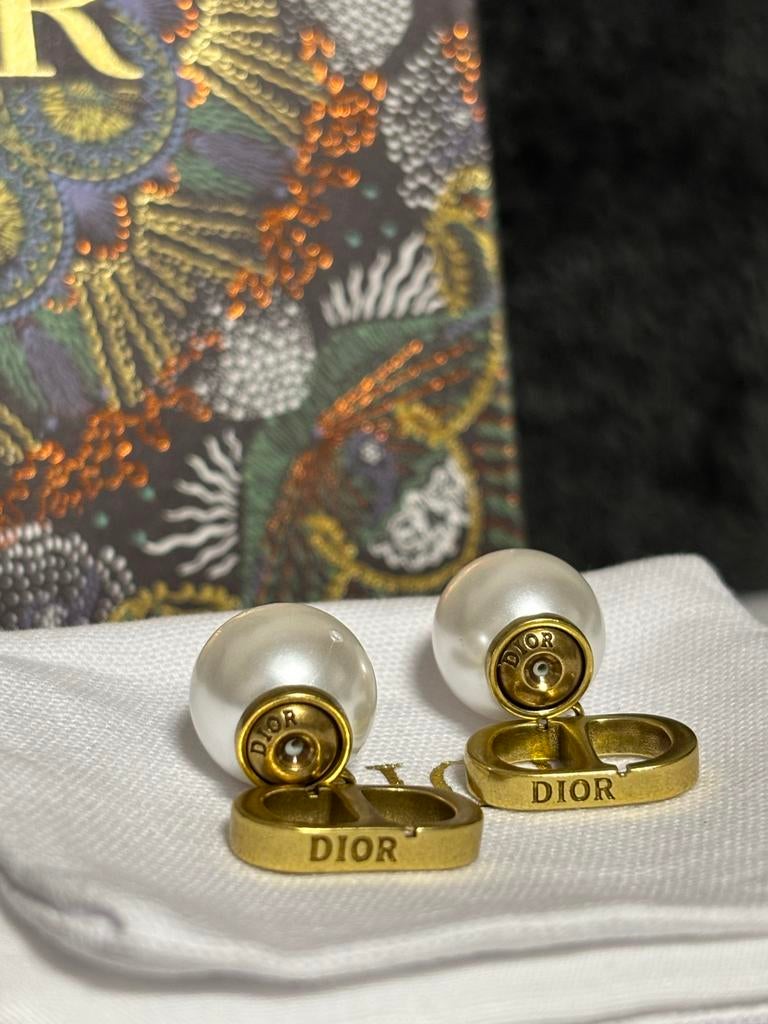 Dior Tribales Oorbellen met Parels en CD-logo, Ophalen, Overige materialen, Zo goed als nieuw, Knopjes of Stekers