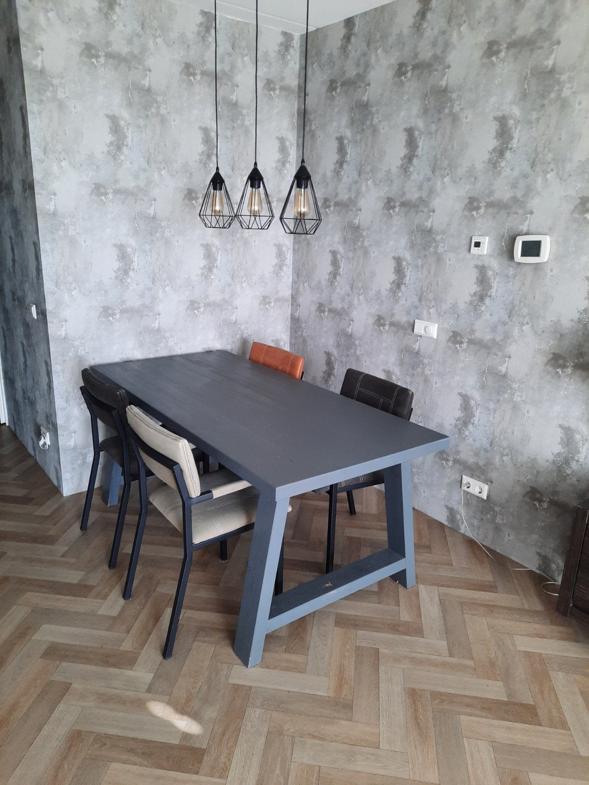 Eetkamerset: Tafel (180x85) met 4 stoelen en plafondlamp, Overige houtsoorten, Gebruikt, Industrieel, Modern, 150 tot 200 cm
