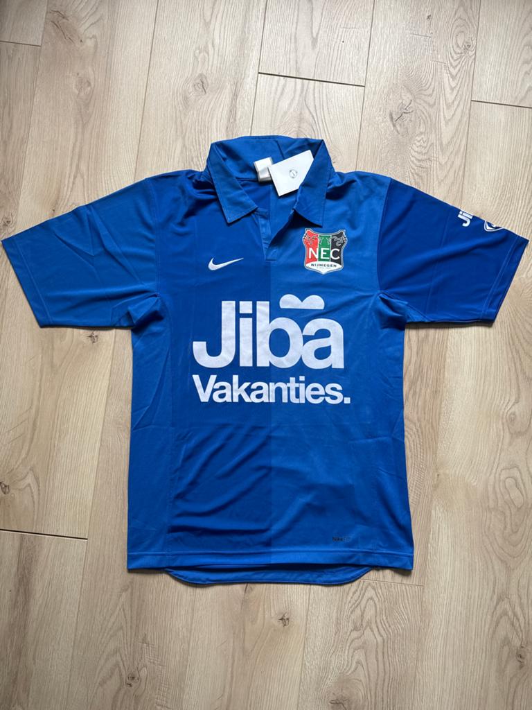 NEC Nijmegen uitshirt 2007-2008 - Nieuw met labels - Maat S, Kleding | Heren, Sportkleding, Blauw, Nieuw, Ophalen of Verzenden