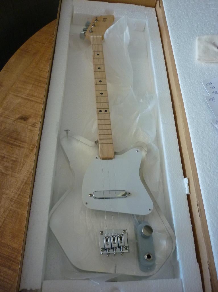 Loog Pro Electric transparante 3 snarige elektrische gitaar, Muziek en Instrumenten, Snaarinstrumenten | Gitaren | Elektrisch