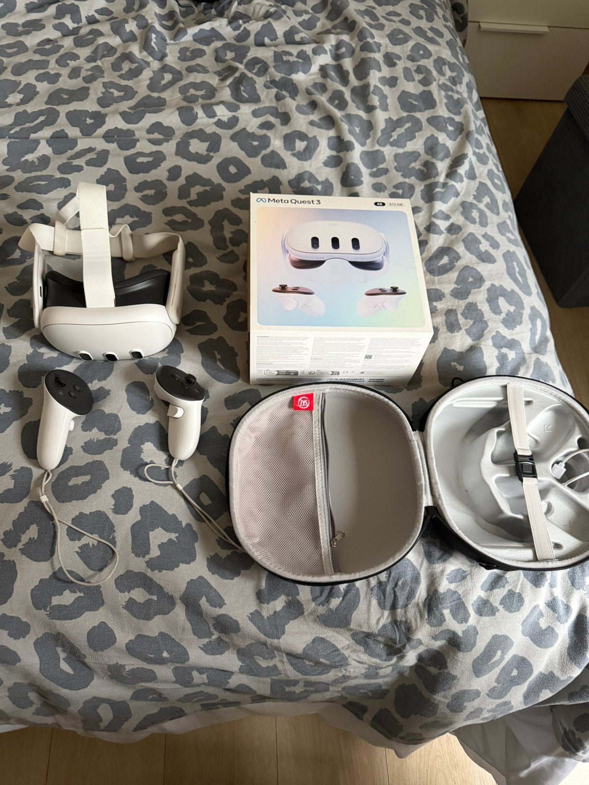 Meta Quest 3 512GB VR-bril met controllers en hoes, Spelcomputers en Games, Virtual Reality, Ophalen of Verzenden, Zo goed als nieuw